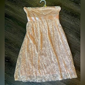 Strapless lace dress - ties in the back - size small - peach